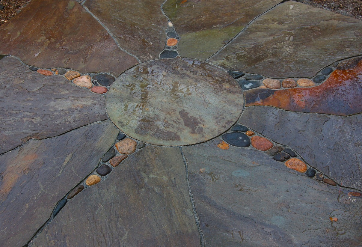 Irregular fieldstone patio