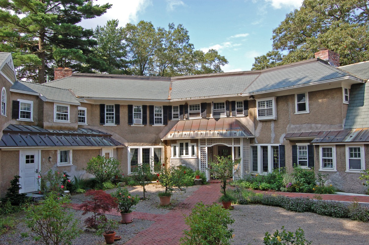 Stucco before restoration